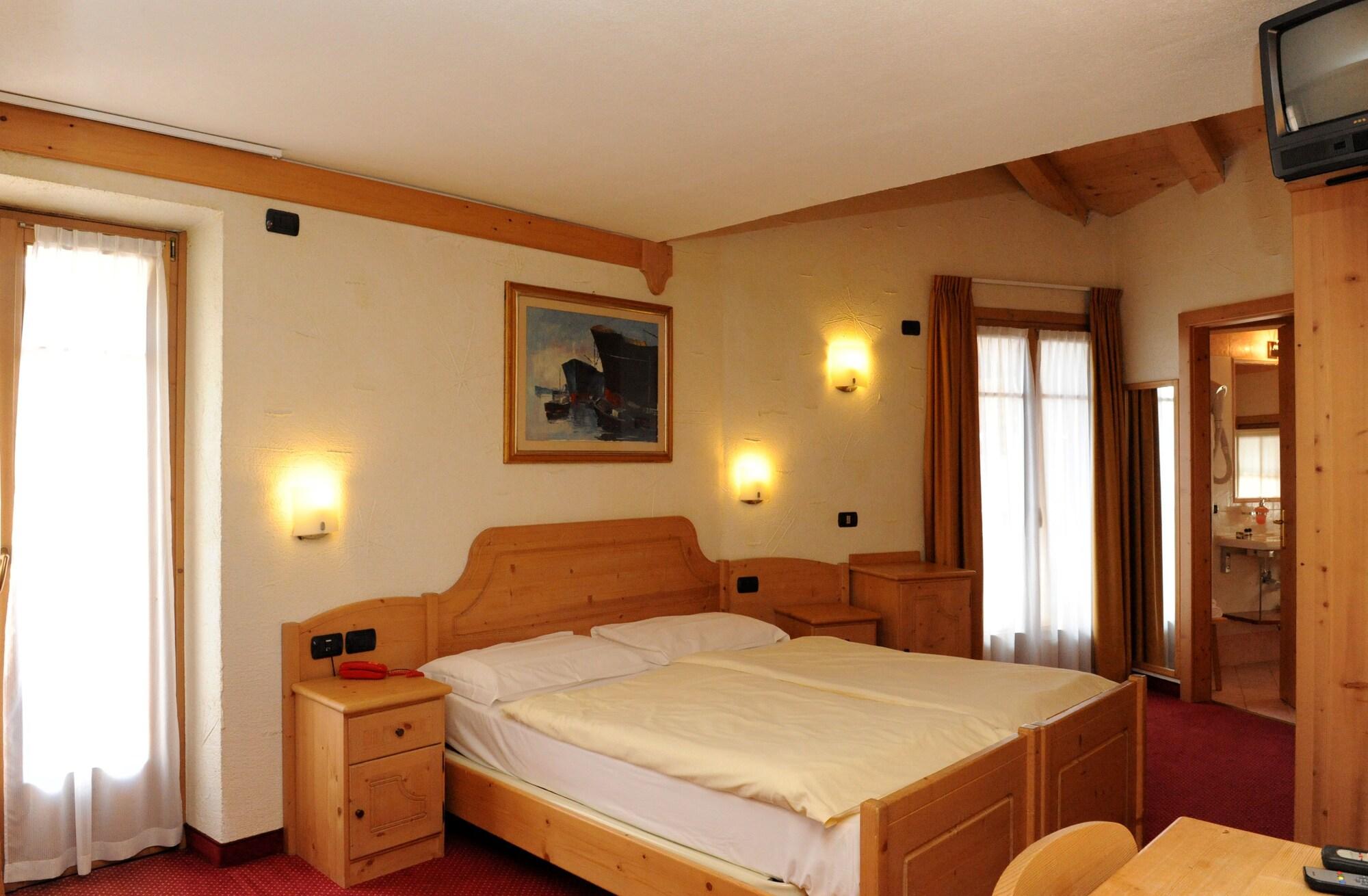 Hotel Helvetia Livigno Luaran gambar