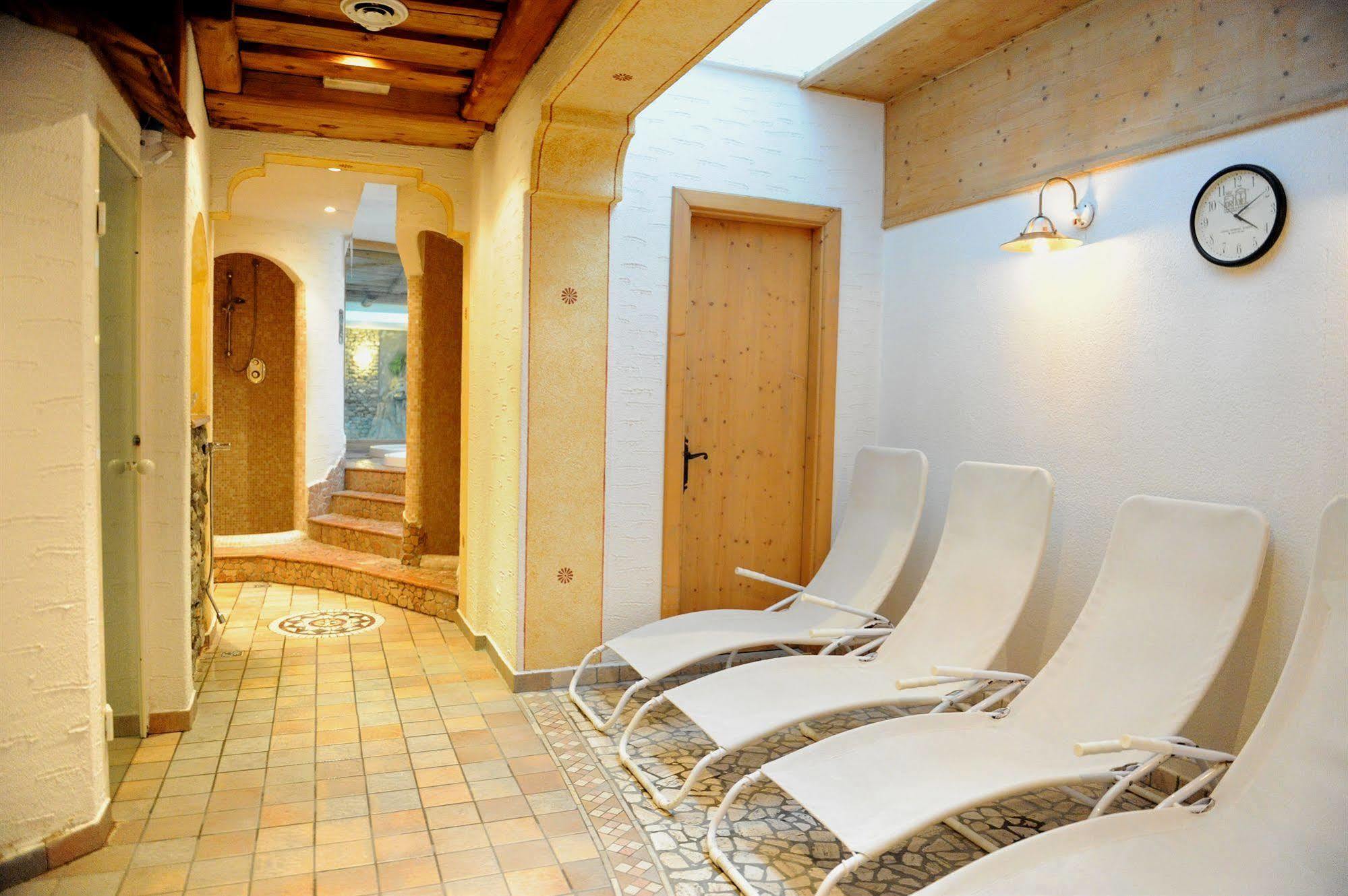 Hotel Helvetia Livigno Luaran gambar
